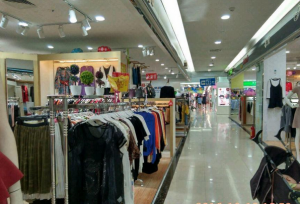 大康惠百貨服裝店商鋪租轉(zhuǎn) 西大東門對面旺鋪商機(jī)